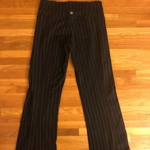 LULULEMON black yoga pants with silver stripes